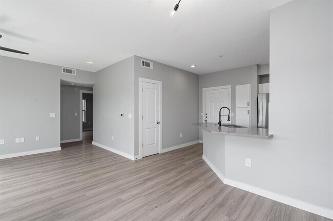 Building Photo - 2320 Gracy Farms Ln