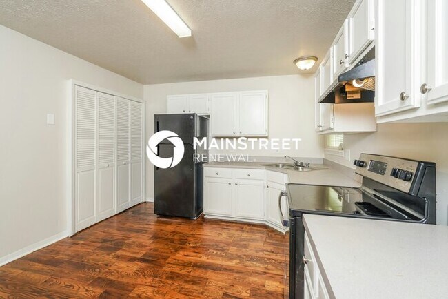 Building Photo - 3 Bedroom Pet-Friendly Home in Louisville,...