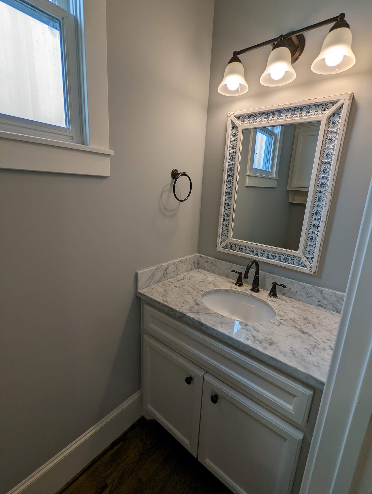 Building Photo - 722 E 29th St