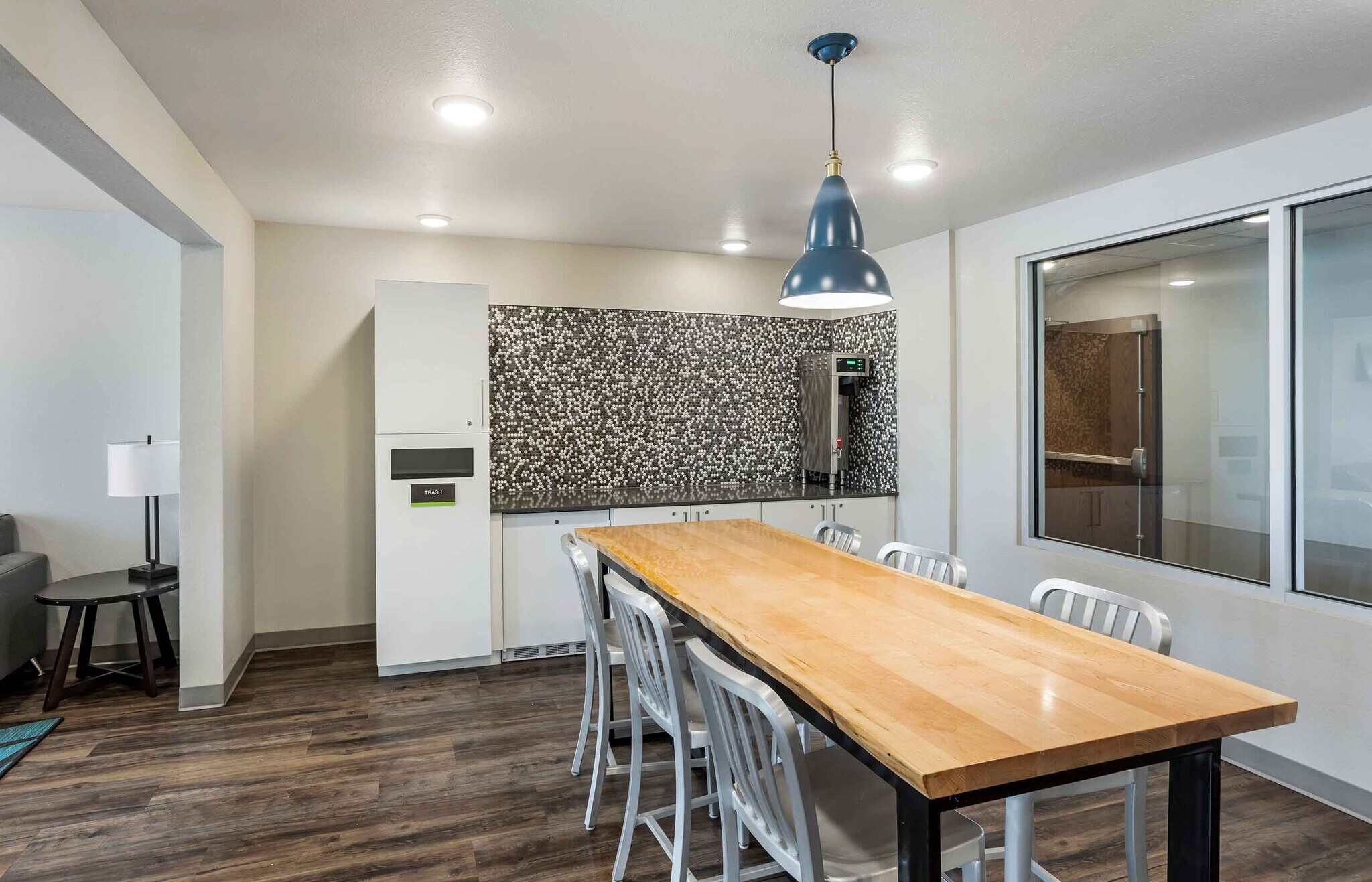 Building Photo - Furnished Studio-Philadelphia - Plymouth Meeting - West