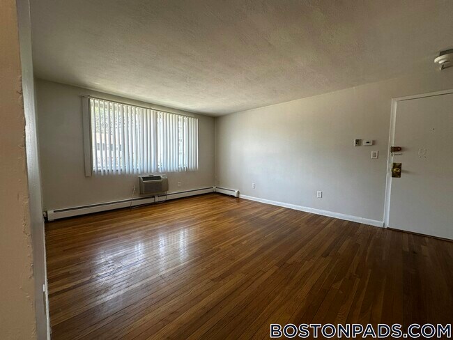 Building Photo - 580 Cummins Hwy