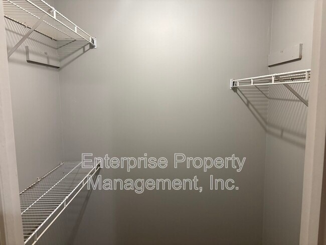 Building Photo - 3913 Oak Branch Cir E