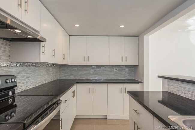 Building Photo - 7545 E Treasure Dr
