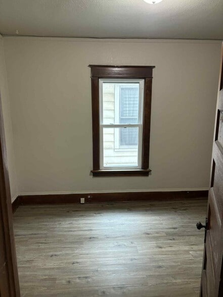 first bedroom with the shared bathroom between - 633 E Burleigh St