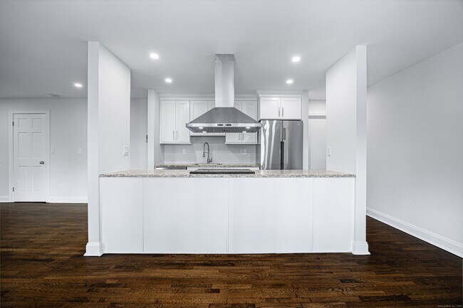 Building Photo - 516 Vincelette St