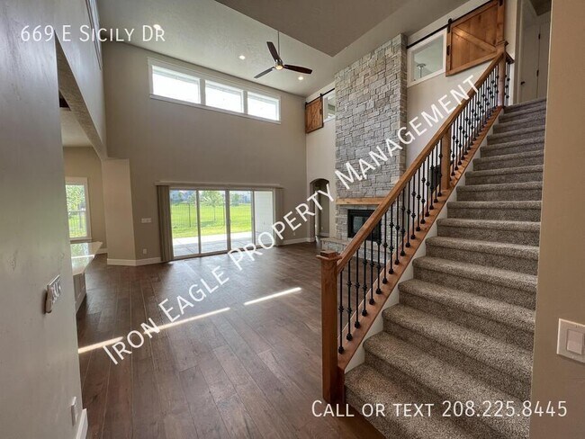 Building Photo - 669 E Sicily Dr