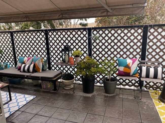 Building Photo - 525 Gough St