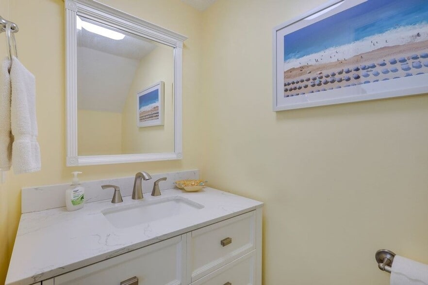 Building Photo - 1000 Sea Island Rd