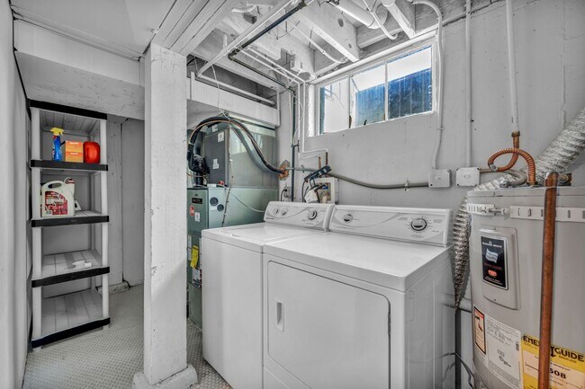 Building Photo - Charming Modern Industrial Fully Furnished Home for Lease