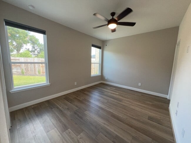 Building Photo - 2885 Grand Anse Dr