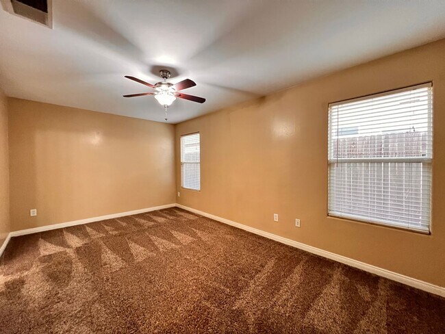 Building Photo - SOUTHWEST BAKERSFIELD