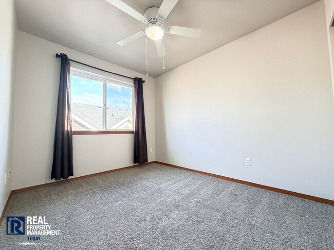 Building Photo - Courtney Ridge Townhome with Garage & Private Patio!