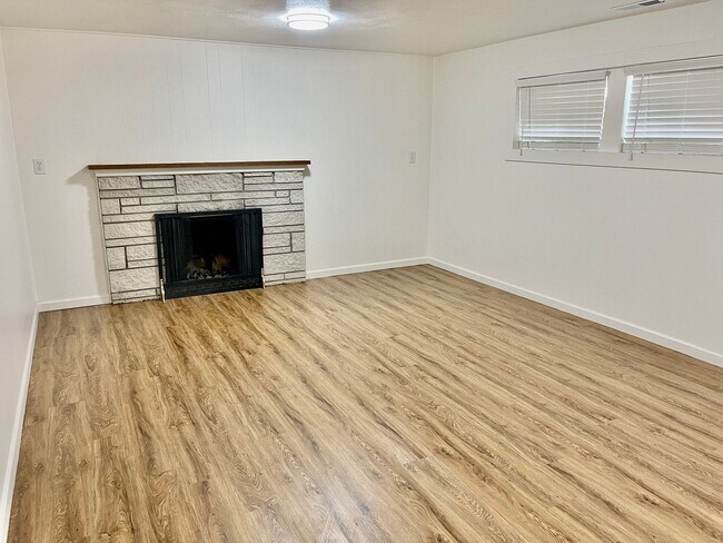 Building Photo - New on the Market!