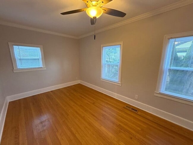 Building Photo - 1615 D St NE