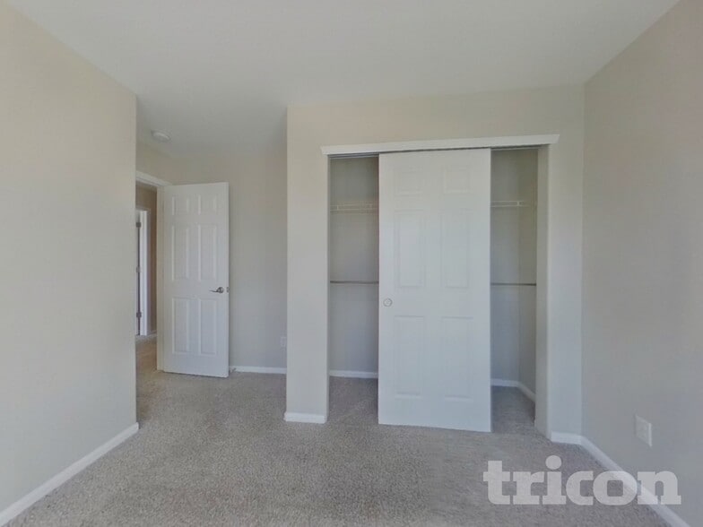 Building Photo - 7191 S Oak Hill Cir