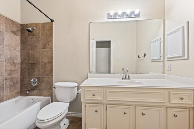 Building Photo - 2822 Lakecrest Forest Dr