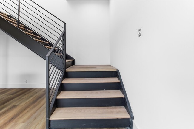 Building Photo - 5614 Larkin St