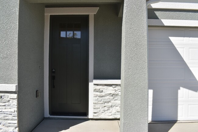 Building Photo - 744 Stephanie Dr