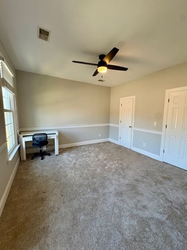 Building Photo - Spacious Five Bedroom Home in Mount Pleasant