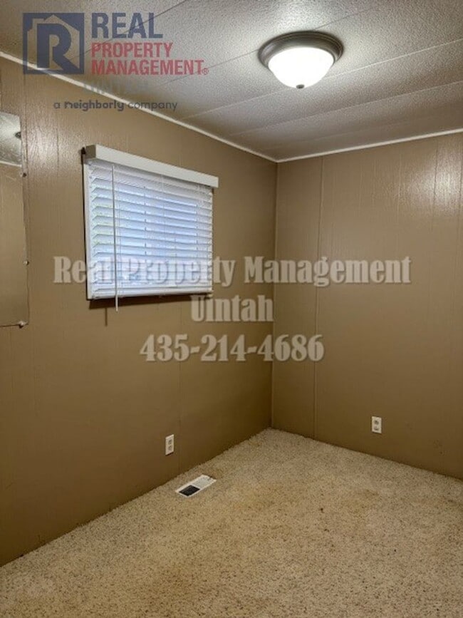 Building Photo - 3 Bedroom 1.5 Bathroom Single Wide Trailer