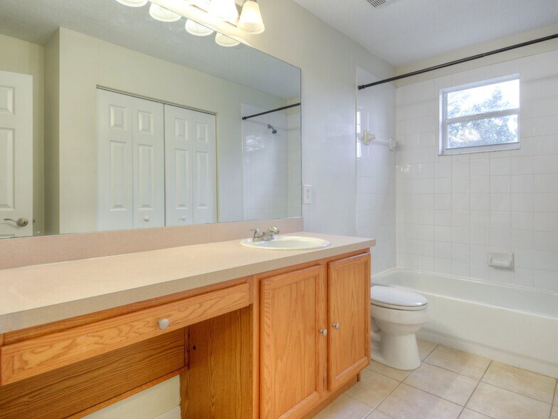 Building Photo - 125 Pennock Landing Cir