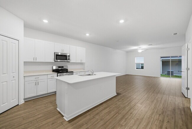 Building Photo - Available Now –NEW  Beautiful Move-In Ready Home in Ocala!INTERNET INCLUDED