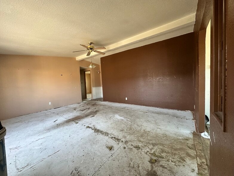 Building Photo - 3 Hartland St N