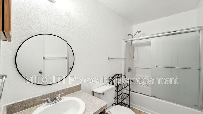 Building Photo - 209 Hinge Loop