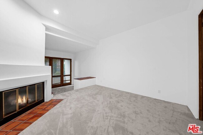 Building Photo - 15500 Sunset Blvd