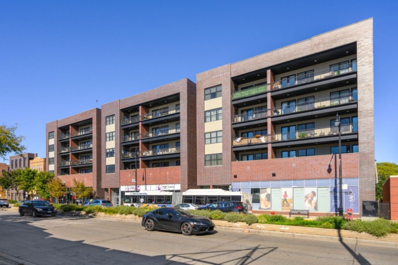Building Photo - 1822 W Irving Park Rd