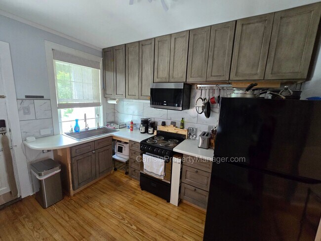 Building Photo - Fully Furnished Downtown Carlisle Townhouse with Fenced Yard and Off Street Parking