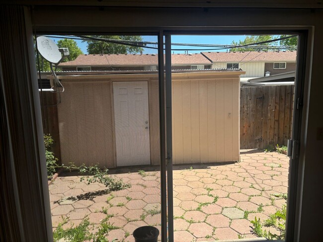 Building Photo - Updated 3bd/2.5ba Townhome in Lakewood