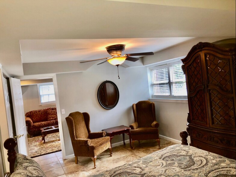 Building Photo - 2840 Bonanza Dr