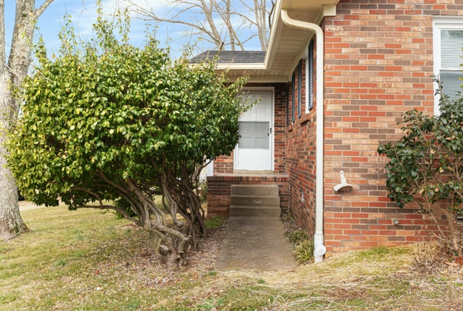 Building Photo - Adorable 2 BR duplex in the heart of Mboro!