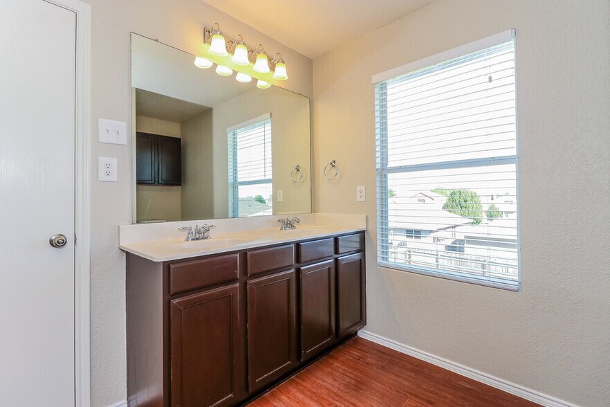Building Photo - 7128 Little Mohican Dr