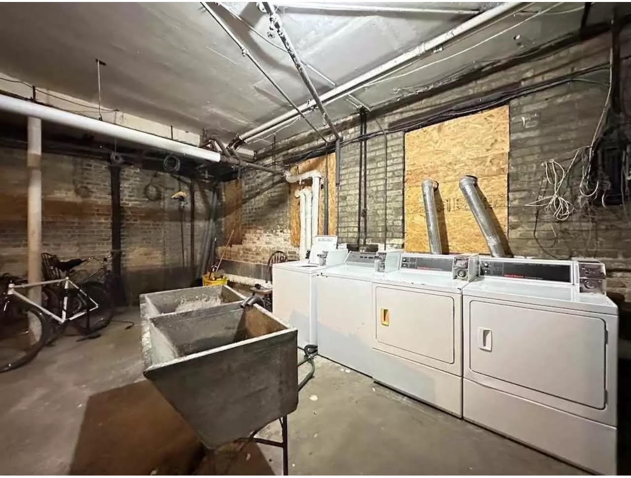 Building Photo - 4263 W Addison St