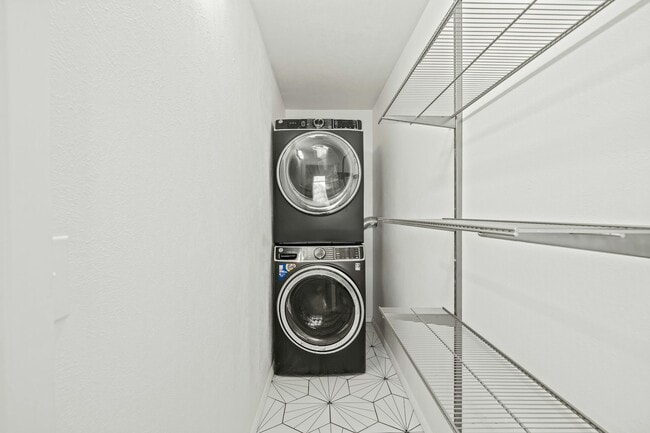 Building Photo - 2011 Woodburn St