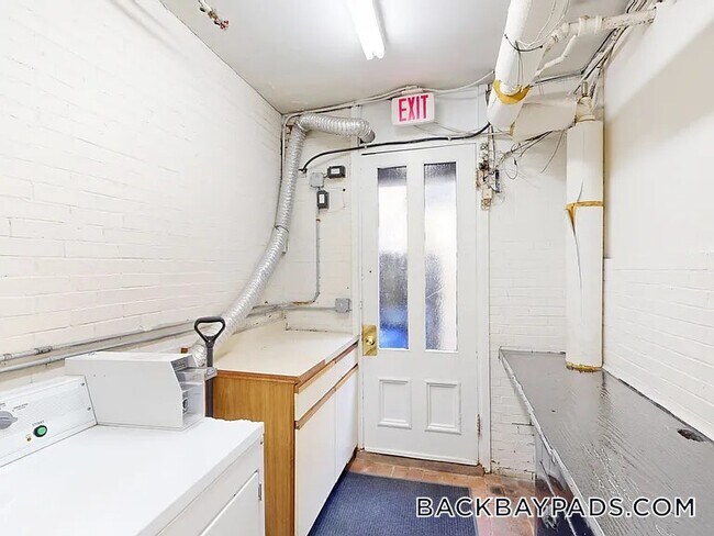 Building Photo - 277 Marlborough St