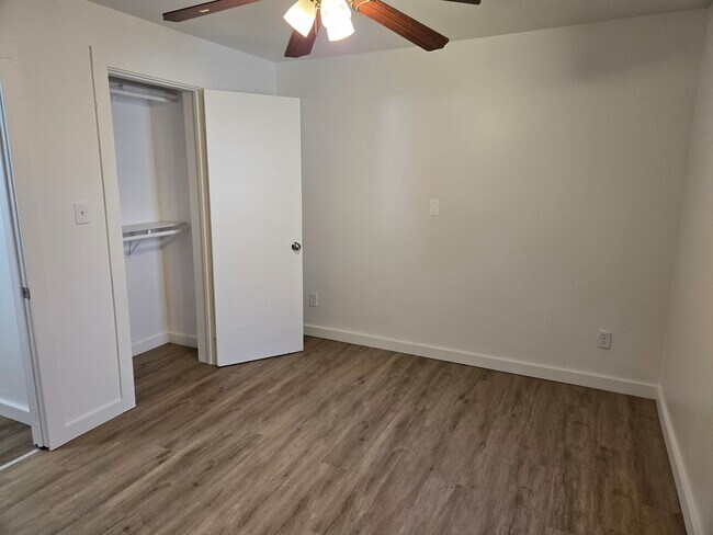 Building Photo - 829 Kendall Ave S