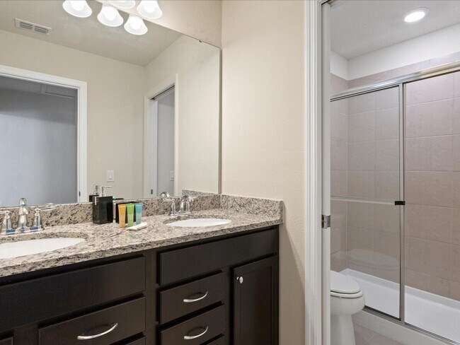 Building Photo - 2221 Lelani Cir