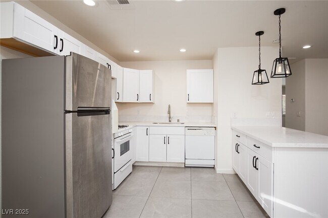 Building Photo - 737 Rock Springs Dr