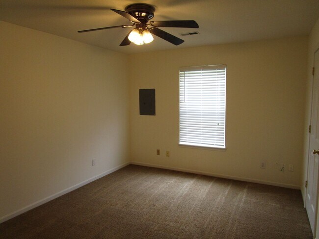 Building Photo - 3538-3540-3540 Prescott Dr