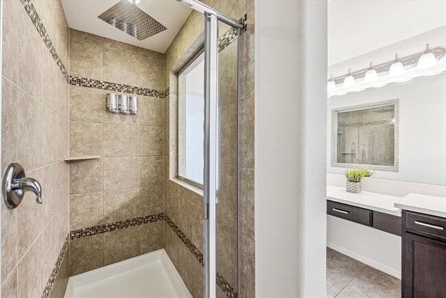 Building Photo - 6805 Leonardo Dr