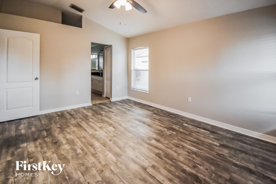 Building Photo - 516 Valencia Park Dr