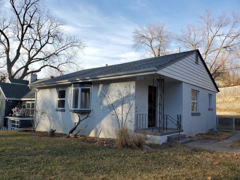 Building Photo - 138 Elmwood Dr