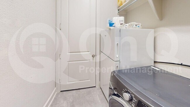 Building Photo - 5811 Lightfoot Ln