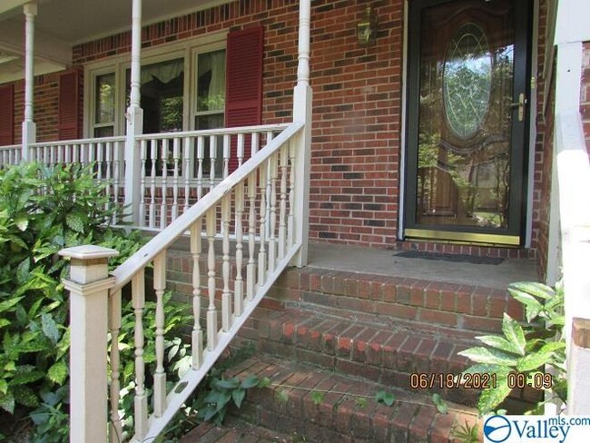 Building Photo - 11410 Woodcrest Dr SE