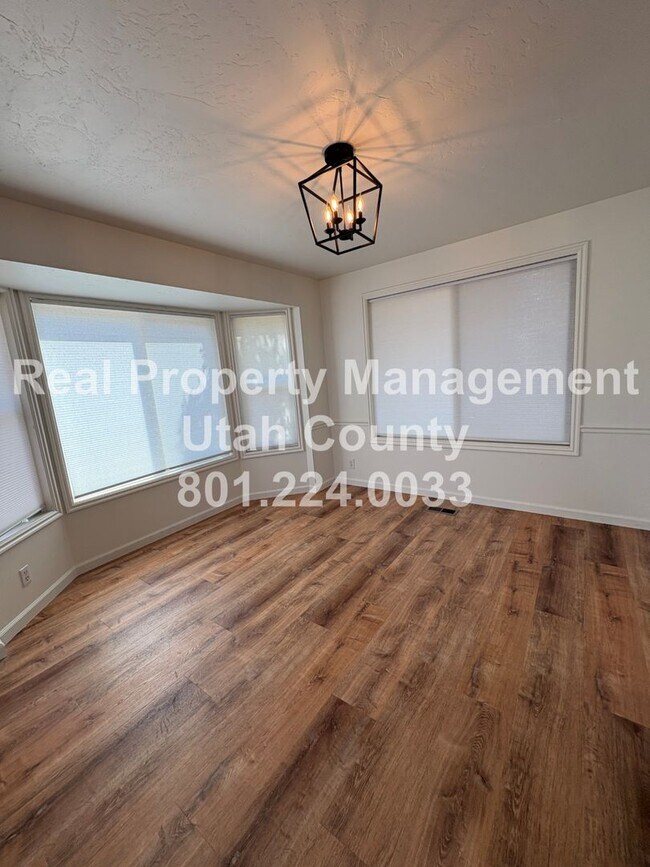 Building Photo - Large and Spacious 4 Bedroom Home!