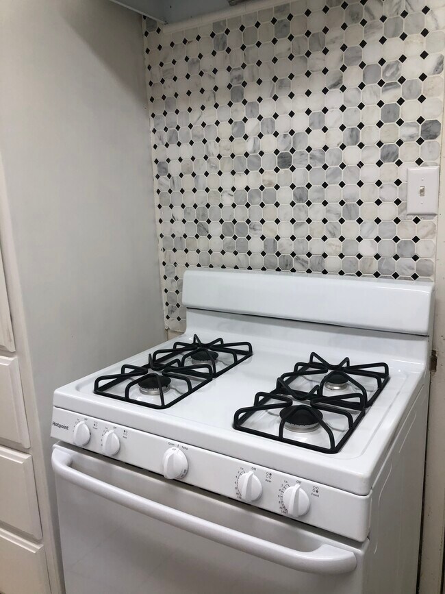 Building Photo - 1500 W 29th St