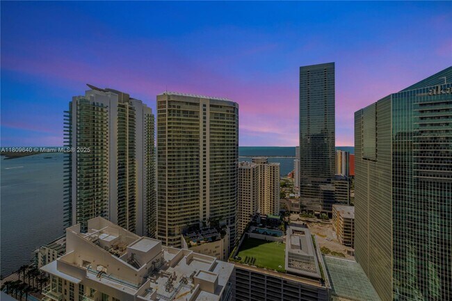 Building Photo - 1200 Brickell Bay Dr